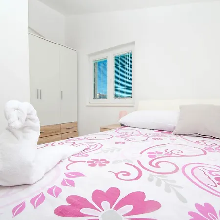 Ivana Apartment *